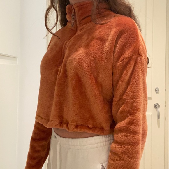 Urban Outfitters cropped long sleeve sweater - Picture 3 of 5
